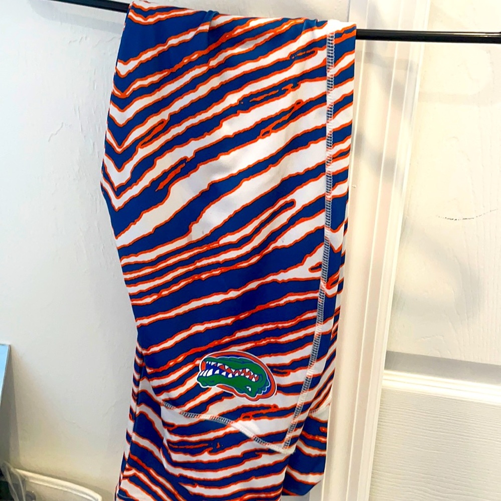Gator Leggings Striped With Gator Logo Gem